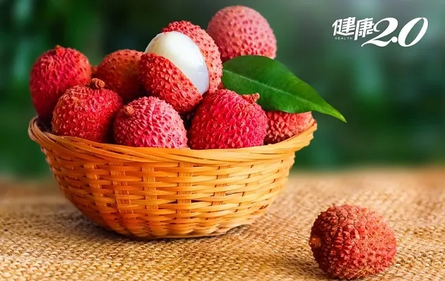 Vải thiều dù ngon ngọt, nhưng người thể trạng nhiệt ăn nhiều sẽ gây “nóng trong người” 1