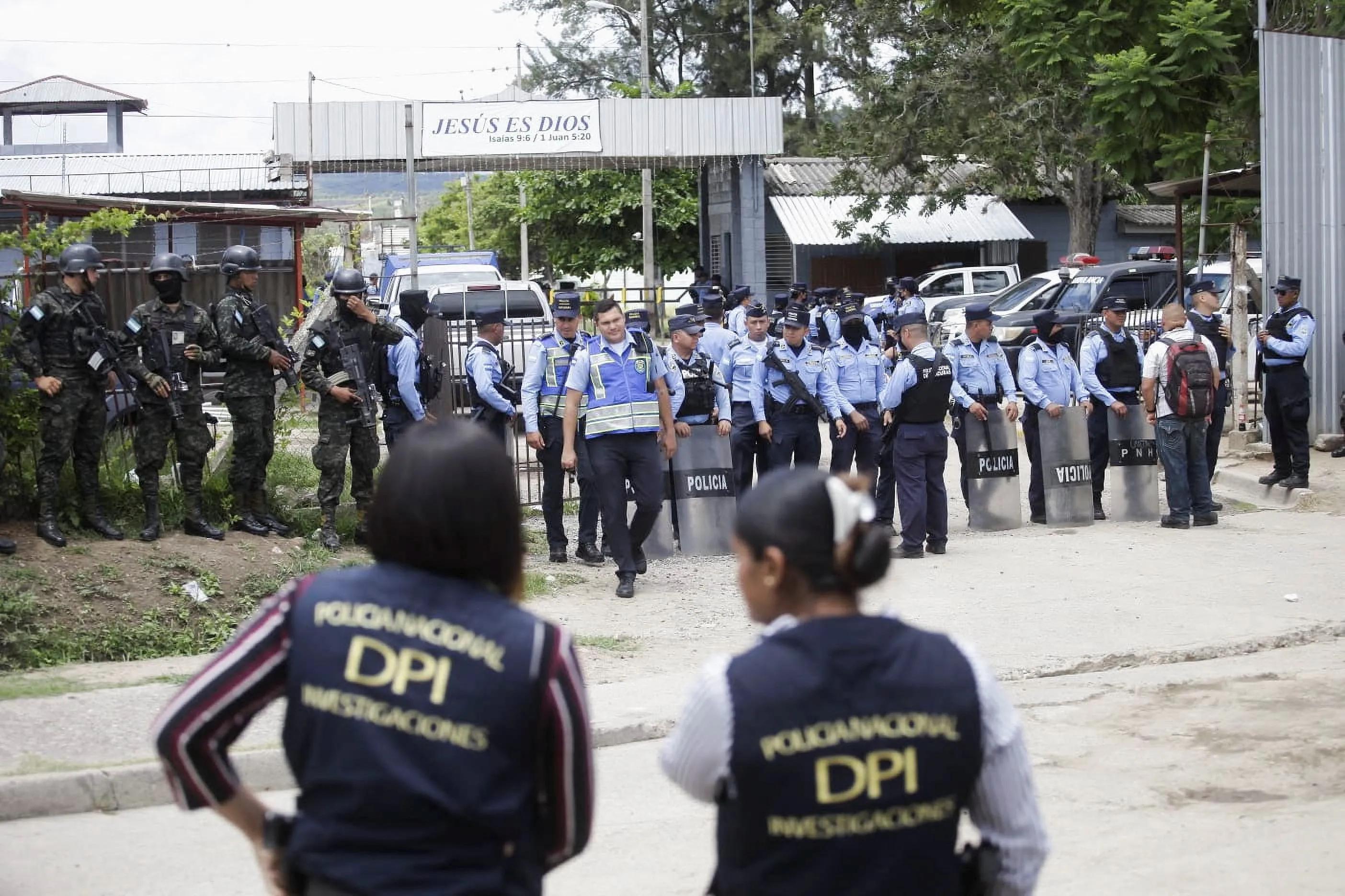 Tin thế giới sáng 21/6: Bạo loạn tại nhà tù nữ ở Honduras | Rơi trực thăng quân sự Canada, 2 người mất tích