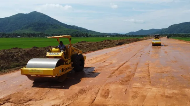 Thủ tướng yêu cầu giải quyết "điểm nghẽn" cao tốc Bắc-Nam 1