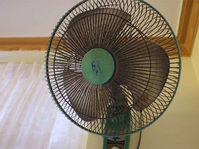 Tại sao cánh quạt bám bụi rất nhanh sau thời gian sử dụng?