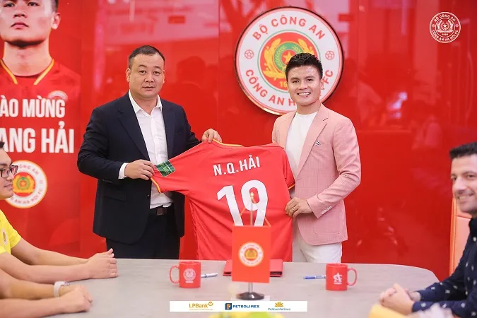 Quang Hải đã trở về Việt Nam khoác áo CAHN. Ảnh: Công An Hà Nội FC