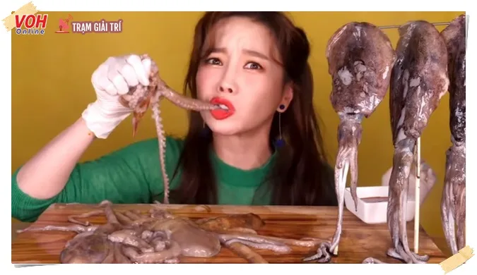 Cựu diễn viên đổi đời nhờ làm mukbang, tiết lộ thu nhập khủng khi làm Youtuber 4