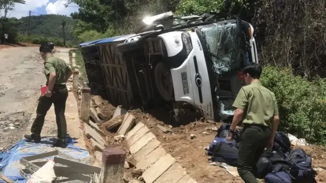 Điểm tin sáng 26/6: TPHCM có thêm nguồn điện mặt trời mái nhà | Cảnh báo đuối nước dịp hè 5