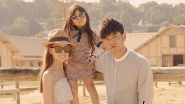 Vương Phi cho con học trường quý tộc ở Thụy Sĩ với học phí mỗi năm 115.000 USD 1