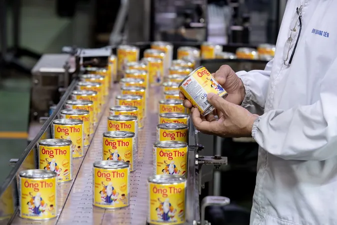 Vinamilk – thương hiệu sữa Việt Nam đầu tiên được gắn 3 sao về “Vị ngon thượng hạng” 2
