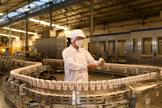 Vinamilk – thương hiệu sữa Việt Nam đầu tiên được gắn 3 sao về “Vị ngon thượng hạng” 3