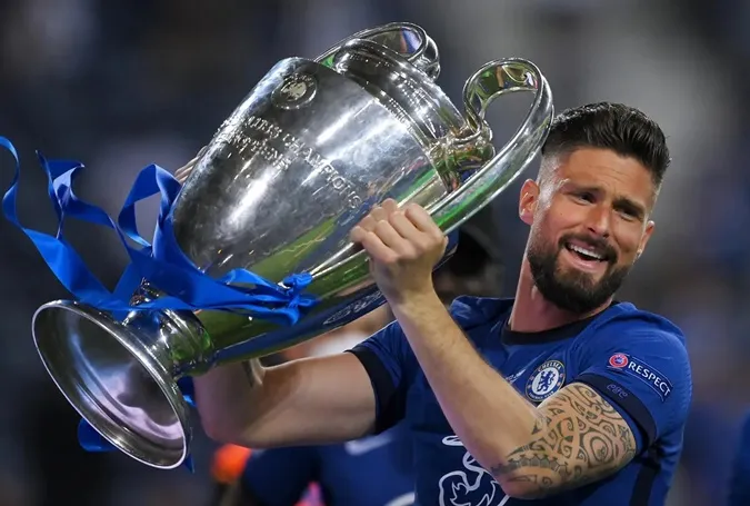 Ở đâu thì Giroud cũng gặt hái được danh hiệu