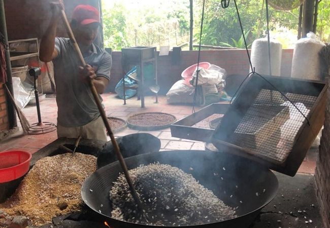 Làng nghề cốm nổ phát triển nhờ du lịch