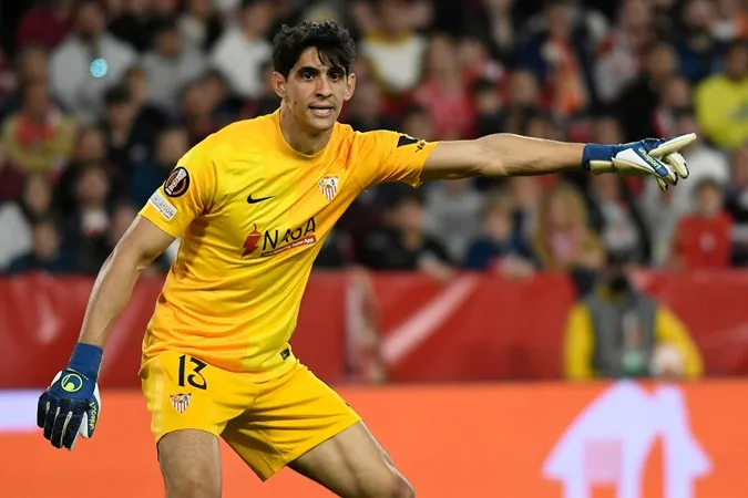 Yassine Bounou, hay còn được biết đến với biệt danh Bono đang được Sevilla rao bán. Ảnh: Internet