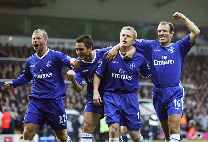 Thế hệ 2004-05 của Chelsea đã giành được Premier League sau hàng loạt sự đầu tư