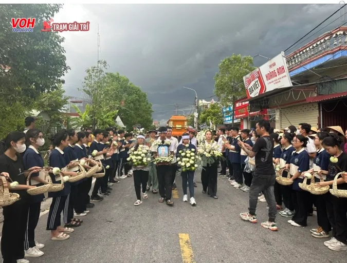 Xót xa tang lễ ca nương Tú Thanh: Bố mẹ không kịp nhìn con lần cuối, chị gái nằm viện chưa hay em qua đời 4