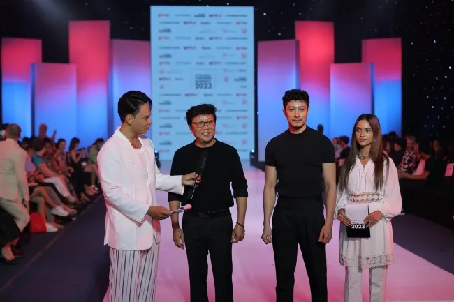 100 mẫu nhí trình diễn tại International Fashion Runway chủ đề Di Sản 4