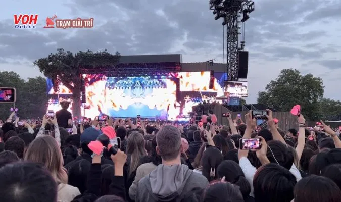 BLACKPINK nhuộm hồng sân khấu Hyde Park của London 2