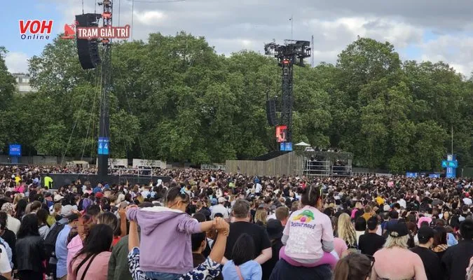 BLACKPINK nhuộm hồng sân khấu Hyde Park của London 1