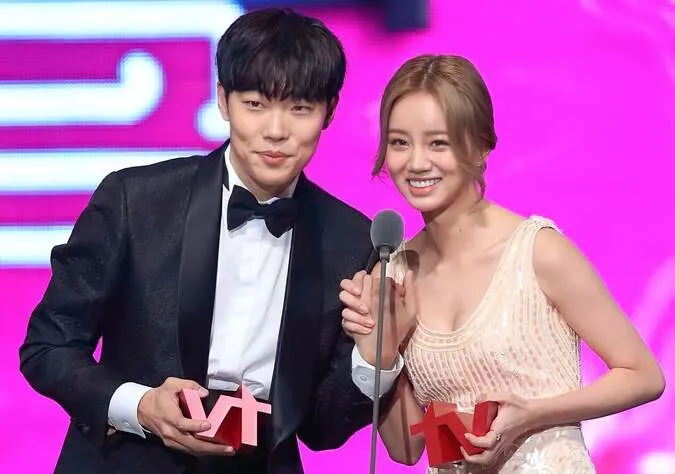 Ryu Jun Yeol và Hyeri viết tiếp chuyện tình dang dở của cặp đôi Jung Hwan - Duk Sun