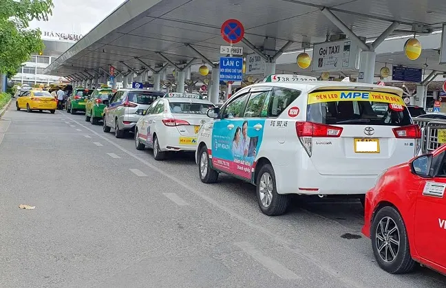 Kiểm tra đột xuất taxi khu vực sân bay Tân Sơn Nhất 1