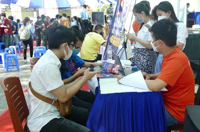 Điểm tin chiều 5/7: Đình chỉ kíp trực không lưu vụ máy bay suýt va nhau | Cảnh báo mưa dông kéo dài 1