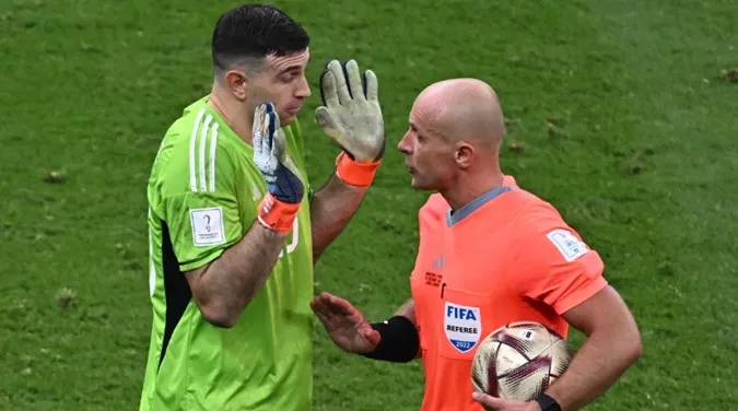 Emiliano Martinez là thủ môn nổi tiếng về việc tác động tâm lý cầu thủ sút phạt đền - Ảnh: Internet