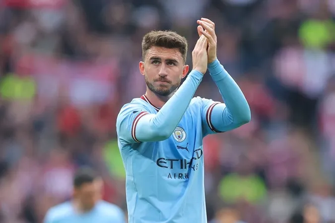 Man City sẵn sàng để Laporte rời đi. Ảnh: Internet