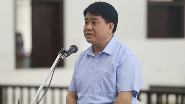 Cựu chủ tịch Hà Nội Nguyễn Đức Chung tại phiên tòa phúc thẩm vụ Nhật Cường - Ảnh: GIANG LONG