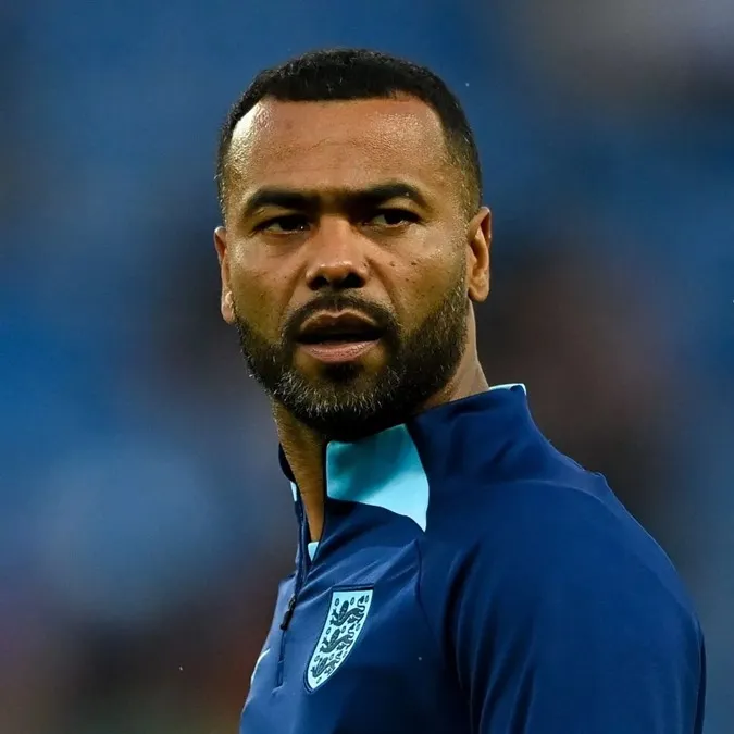 Ashley Cole giúp sao Chelsea cải thiện kỹ năng chơi bóng - Ảnh: Internet