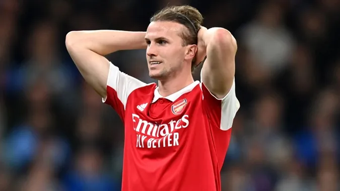 Arsenal từ chối bán Rob Holding. Ảnh: Internet