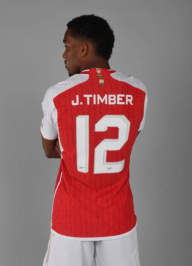 Timber sẽ mặc áo số 12 tại Arsenal. Ảnh: Internet