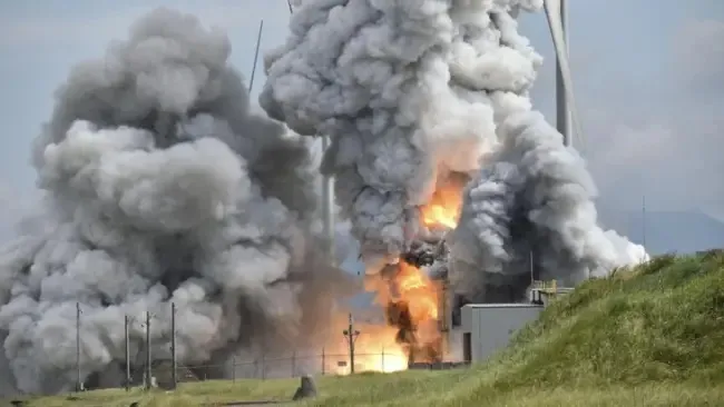 Nhật Bản: Động cơ tên lửa nổ tung khi thử nghiệm 1