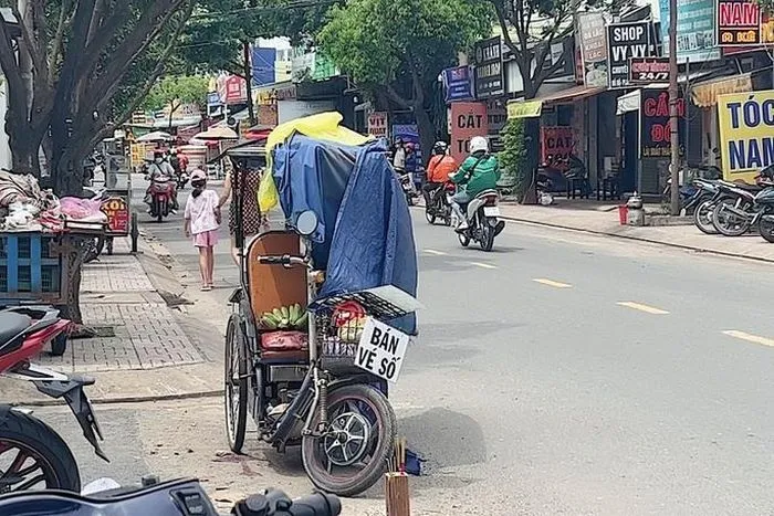 Người bán vé số gục chết trên xe lăn 1