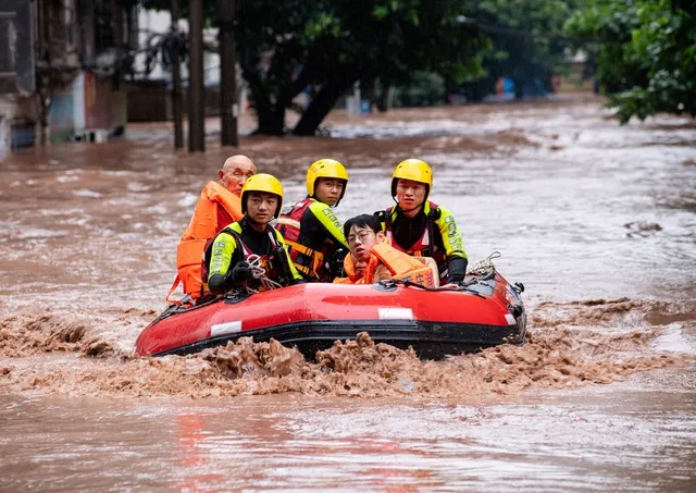 Tin thế giới sáng 15/7: Singapore bắt bộ trưởng và tỷ phú vì liên quan tham nhũng | Mưa lớn kỷ lục ở Trùng Khánh, Trung Quốc