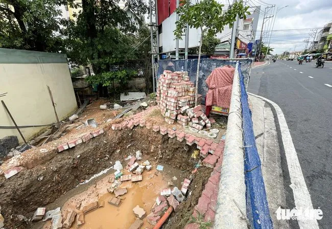 Điểm tin sáng 16/7: TPHCM thuê máy vớt rác trên sông Sài Gòn | Áp thấp nhiệt đới mạnh thành bão 4