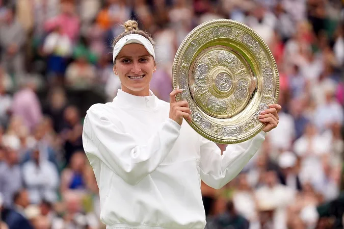 “Ngựa ô” Vondrousova vô địch Wimbledon với thành tích chưa ai làm được