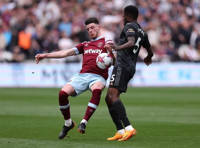 Declan Rice thi đấu ra sao so với tuyến giữa Arsenal mùa trước? 1