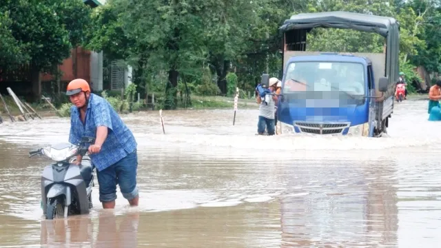 2 tàu cá bị chìm, hơn 100 ngôi nhà hư hại... do bão số 1 1