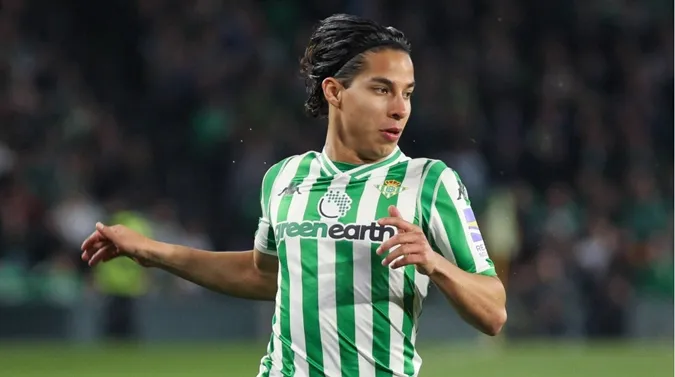 Real Betis phải để Diego Lainez rời đi nhằm đảm bảo công bằng tài chính. Ảnh: Internet