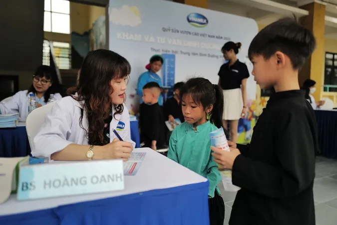 Theo chân quỹ sữa trên những hành trình “trao sữa, gửi niềm vui” 1