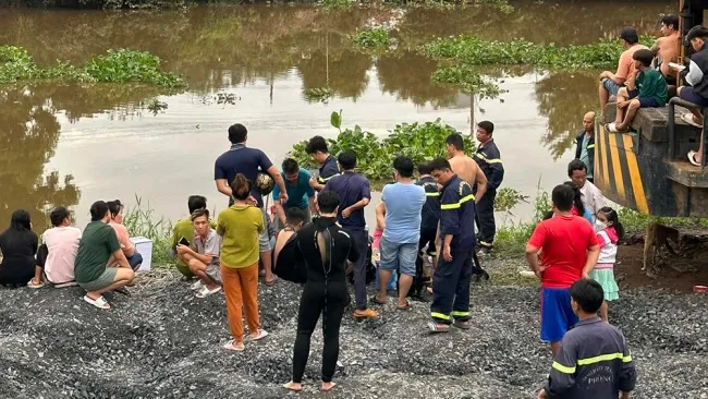 Thách nhau bơi qua kênh Cầu Xáng khi nhậu, 2 thanh niên mất tích 1