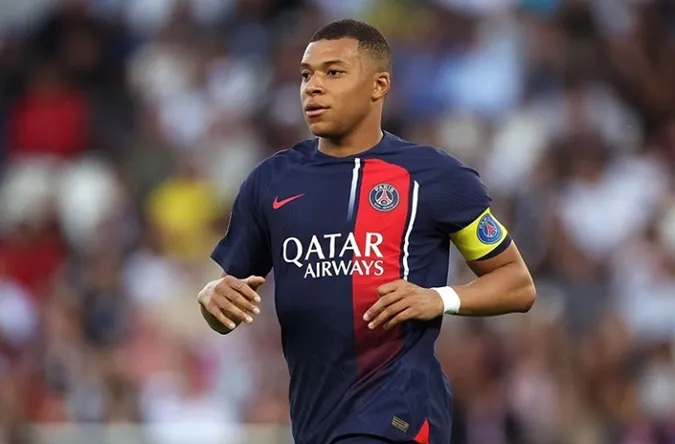 Kylian Mbappe được Al-Hilal hỏi mua với mức phí 300 triệu Euro. Ảnh: Internet