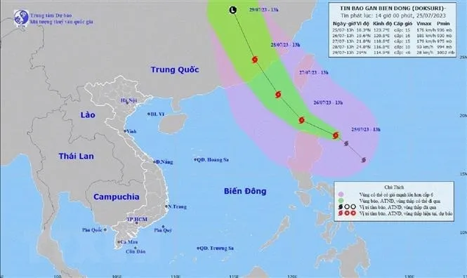 Bão Doksuri tiếp tục tiến gần Biển Đông 1