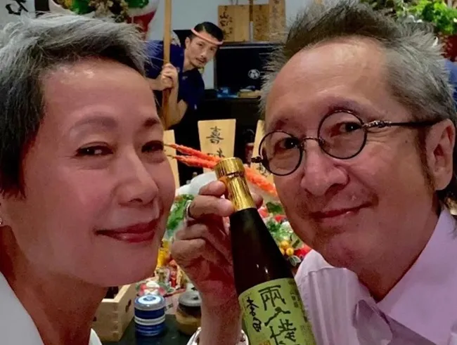 Vợ chồng Diệp Đồng kỷ niệm 35 năm ngày cưới 2