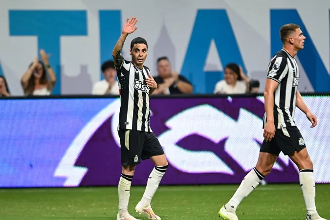 Newcastle tạo ra thế trận không quá lép vế với Chelsea - Ảnh: Internet