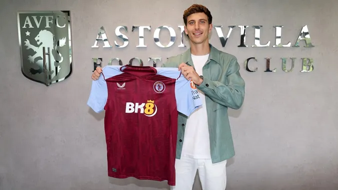 Pau Torres rời Villarreal để đến Aston Villa