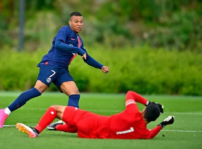 Gia đình Mbappe hậu thuẫn, Real Madrid chờ ngày kích nổ bom tấn lịch sử 1