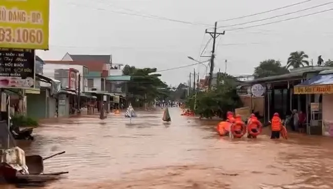 Điểm tin sáng 29/7: Trưa nay cấm xe lưu thông đường Phạm Ngọc Thạch | Bình Phước: hàng chục căn nhà chìm trong lũ 2