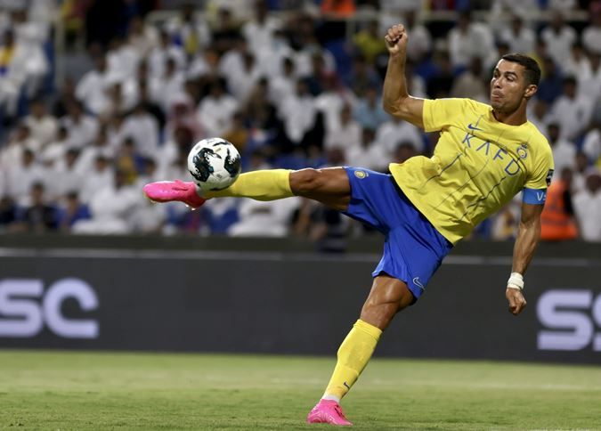 Cristiano Ronaldo Gets Angry & Throw Water onto ANNOYING Cameraman 🎥😱 