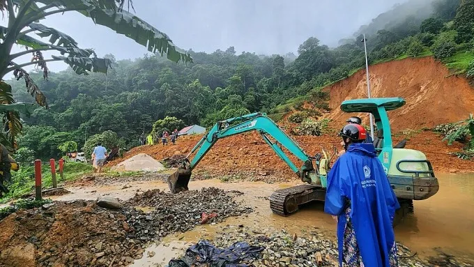 Sạt lở nghiêm trọng tại đèo Bảo Lộc, 4 người mất tích 1