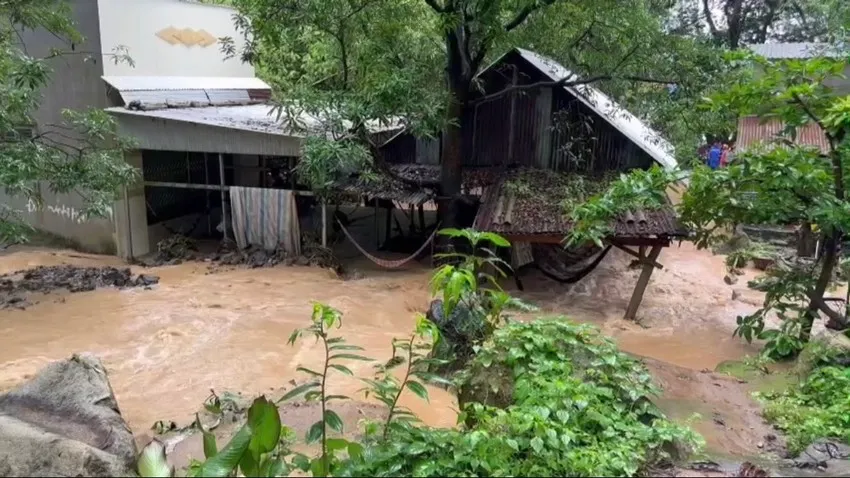 An Giang, Kiên Giang: Mưa lớn kéo dài gây sạt lở, nhà tốc mái 1