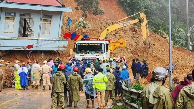 Điểm tin trưa 31/7: Kiến nghị tăng giá điện | Nỗ lực tìm nạn nhân thứ 4 vụ sạt lở 4