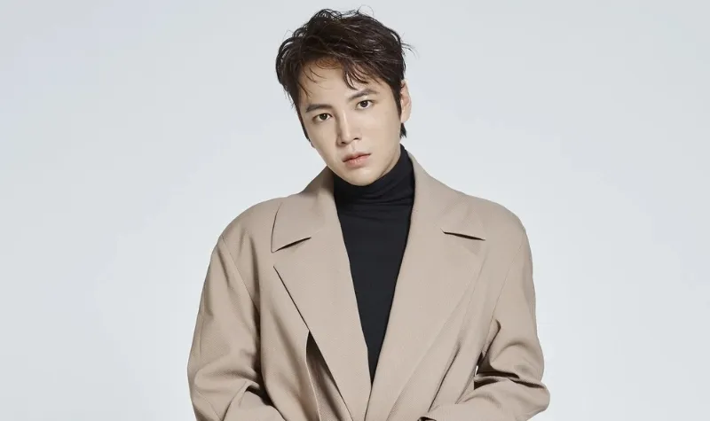 [thay các ảnh mờ và ảnh dọc trong bài] Jang Geun Suk và 15 bộ phim làm nên tên tuổi 1