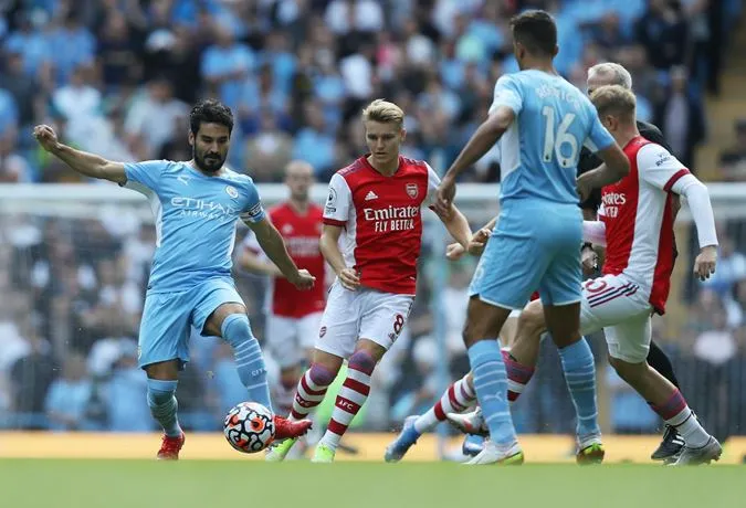 Cuộc đối đầu giữa Arsenal và Man City luôn mang đến sự căng thẳng - Ảnh: Internet